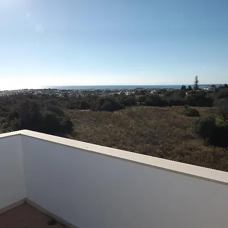 Ocean View Residences 假日公园 4*
